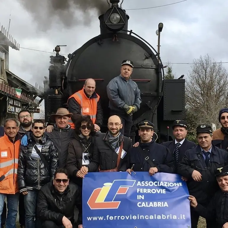 Dieci anni di Ferrovie in Calabria, l’Associazione dei ragazzi innamorati di treni e rotaie