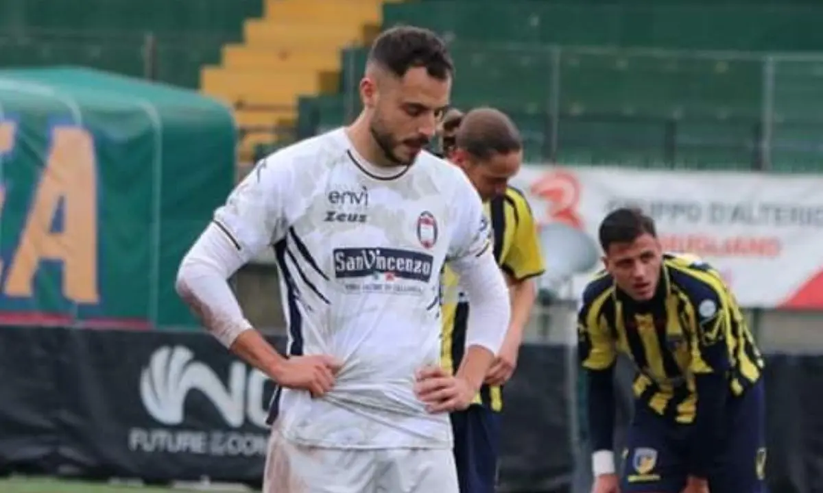 Tris di Gomez e 3 punti al Crotone: i pitagorici non mollano e battono 3-2 il Giugliano