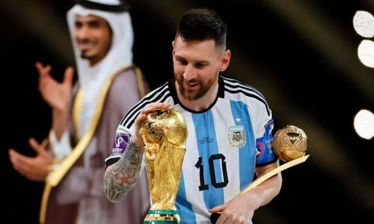 Argentina Campeòn, Francia battuta ai rigori dopo una finale leggendaria: Leo Messi alza la Coppa del Mondo