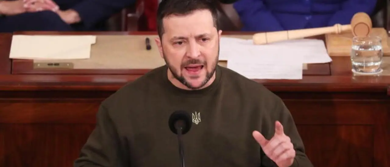 Pioggia di applausi per Zelensky al Congresso Usa: «L‘Ucraina è viva e combatte, non ci arrenderemo mai»