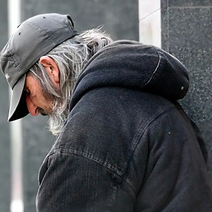 Bologna, trovato morto su una panchina senzatetto 75enne: era originario di Crotone