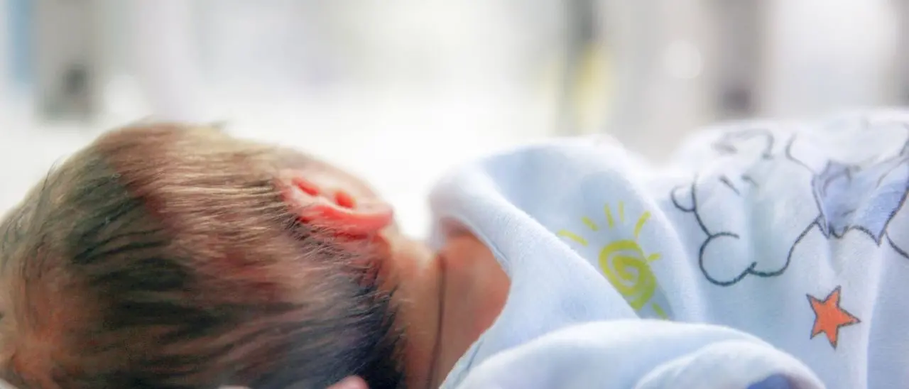 Bimbo ucraino con grave malformazione nato in Calabria e operato in Sicilia. La mamma: «Un grazie per ogni suo sorriso»