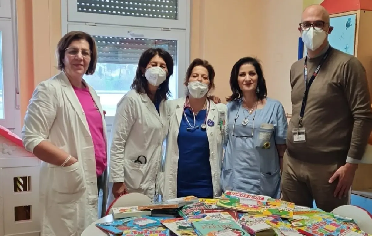 All’ospedale di Crotone donati oltre 700 libri: arricchiranno la biblioteca allestita in Pediatria