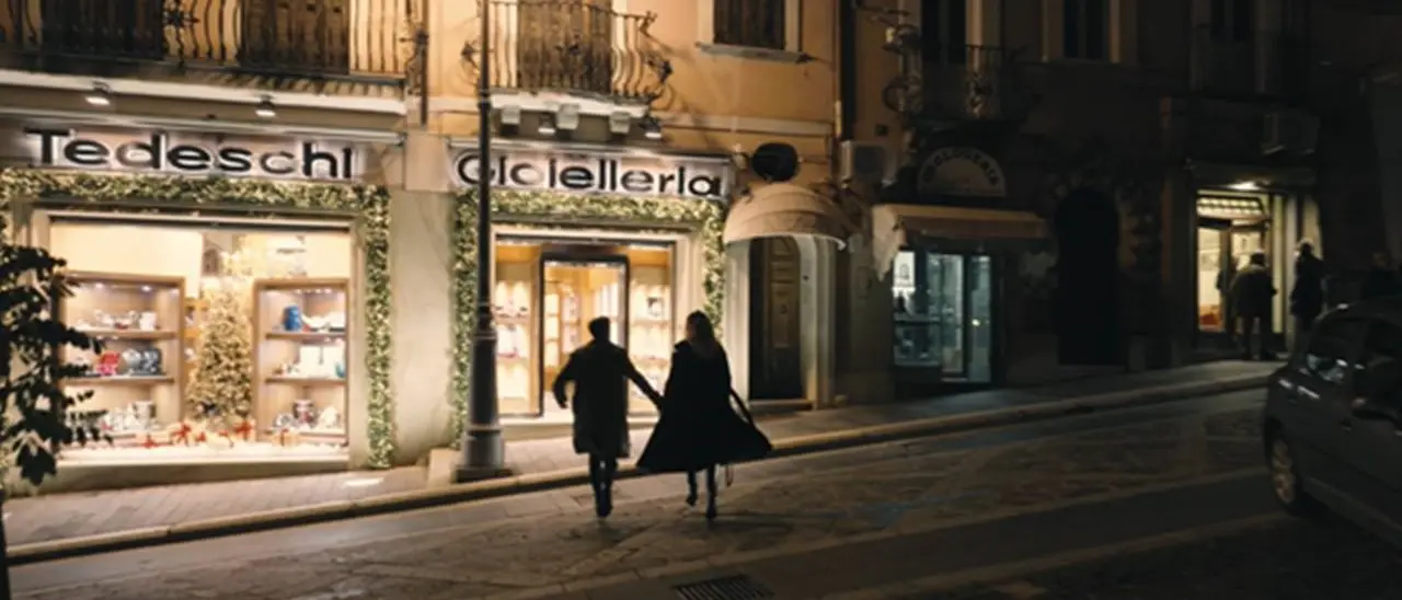 Gioielleria Saro Tedeschi a Vibo, la magia delle feste in un nuovo emozionante spot natilizio