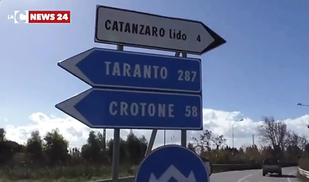 Statale 106, al via i lavori per la realizzazione di 2 nuove rotatorie nel Crotonese