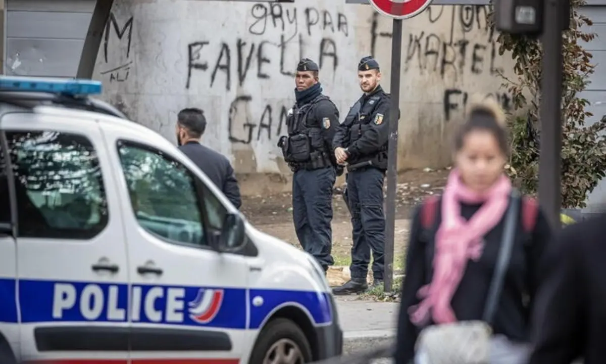 Terrore in Francia, colpi d’arma da fuoco esplosi nel centro di Parigi: diversi feriti, un uomo fermato