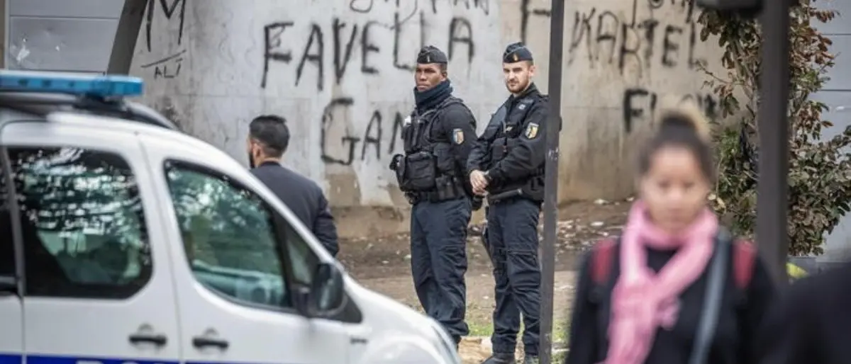 Terrore in Francia, colpi d’arma da fuoco esplosi nel centro di Parigi: diversi feriti, un uomo fermato