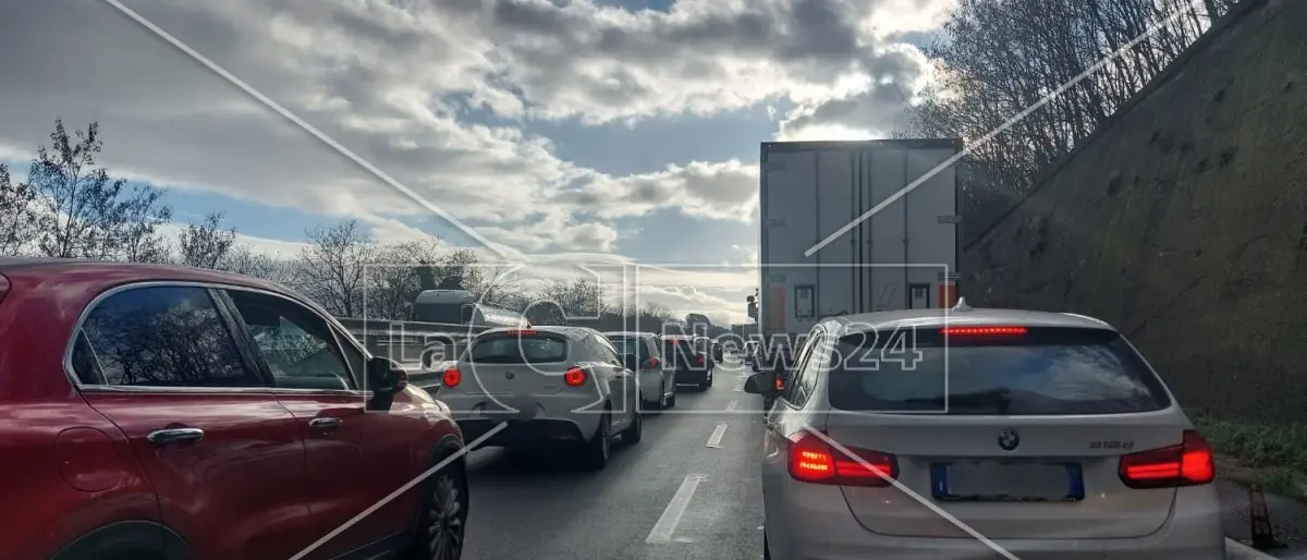 A2, il miracolo di Natale che non c’è: l’esodo da incubo tra i cantieri infiniti dell’autostrada calabrese