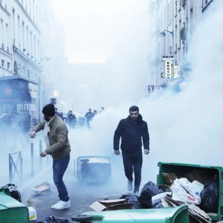 Parigi, un uomo spara nel quartiere curdo e uccide tre persone: era stato scarcerato 11 giorni fa
