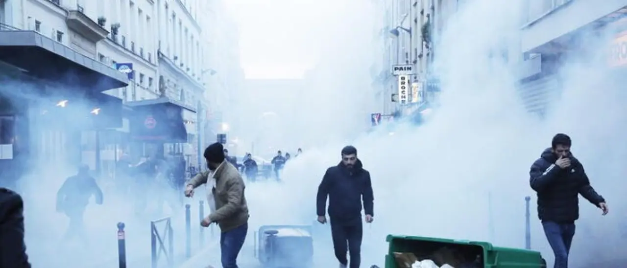 Parigi, un uomo spara nel quartiere curdo e uccide tre persone: era stato scarcerato 11 giorni fa