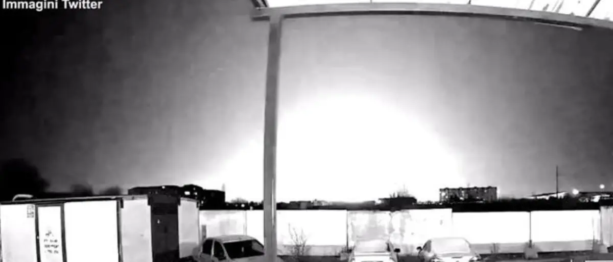 Guerra in Ucraina, tre morti nell’attacco con un drone a una base militare in Russia