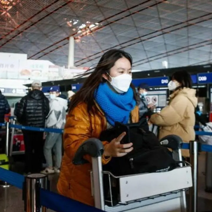 Covid, in Italia test obbligatori per chi arriva dalla Cina: attesa per domani la decisione dell’Ue