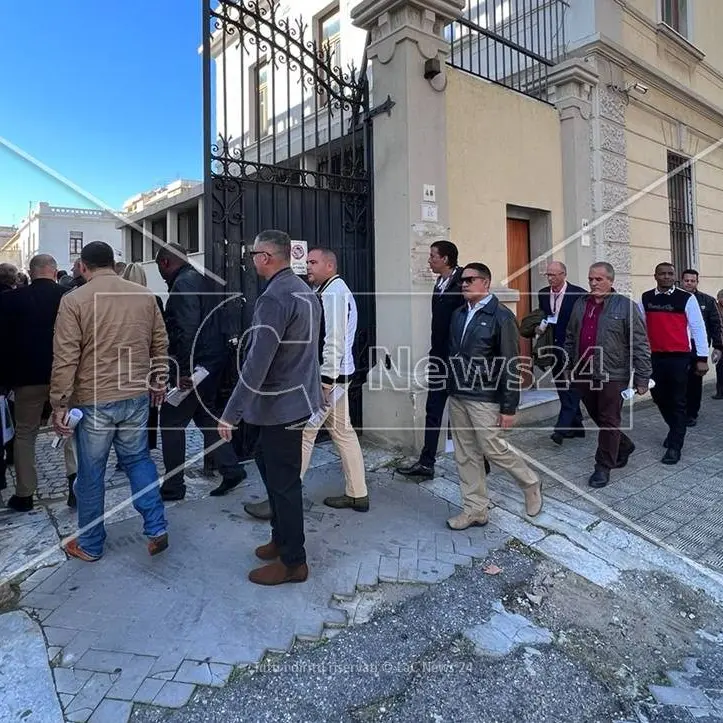 In Prefettura a Reggio Calabria i 50 medici cubani, attesa domani l’ambasciatrice Averhoff
