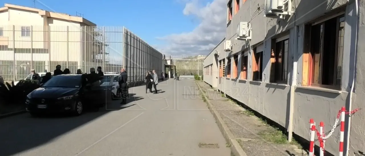 «Io disabile non riesco a far visita ai miei figli in carcere, aiutatemi»: l’appello di un padre calabrese