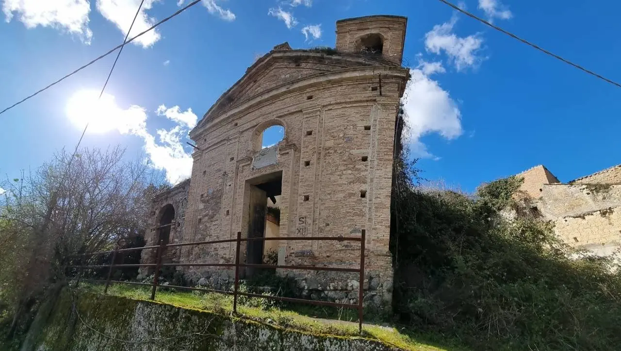 Papaglionti e la cattedrale delle assenze