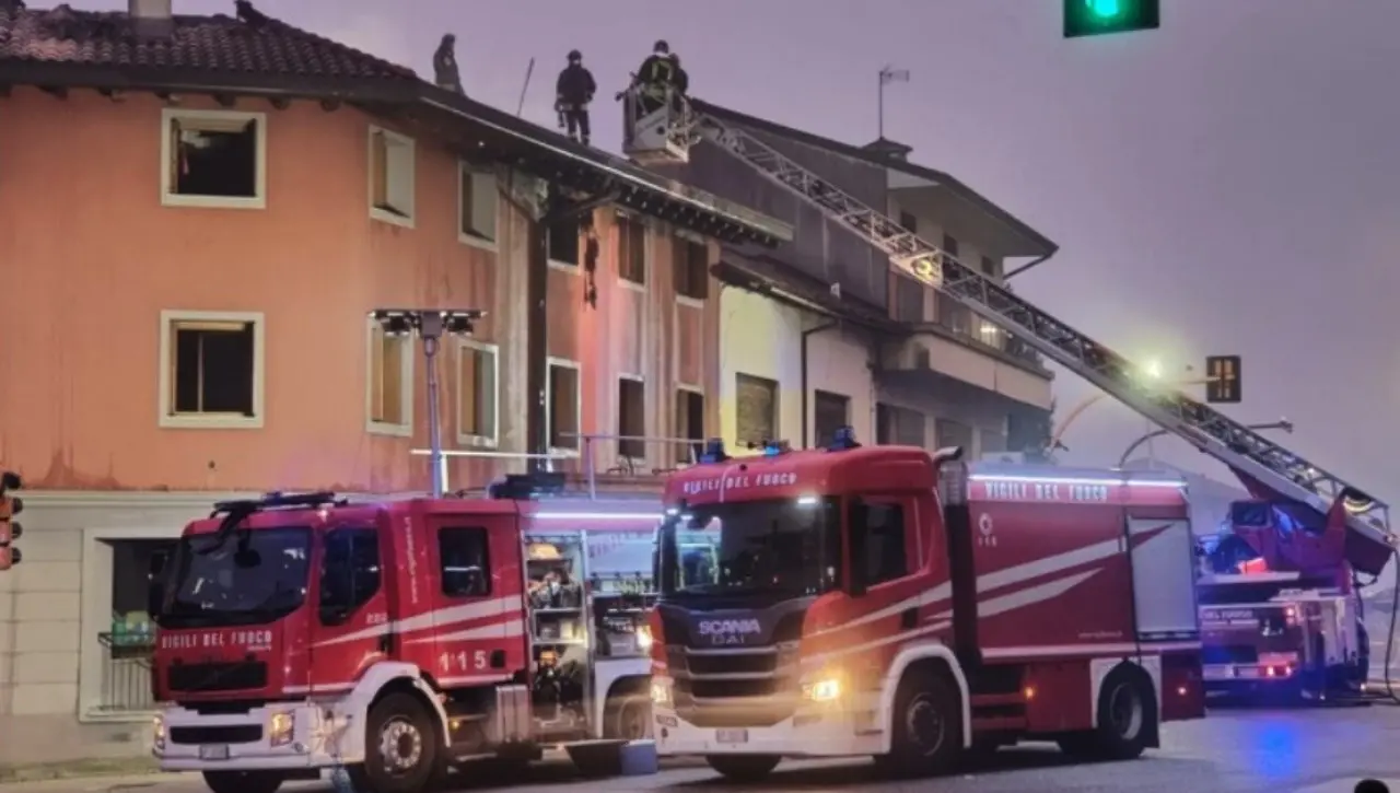 Scoppia un incendio in una comunità per ragazzi in Friuli: muore un 17enne