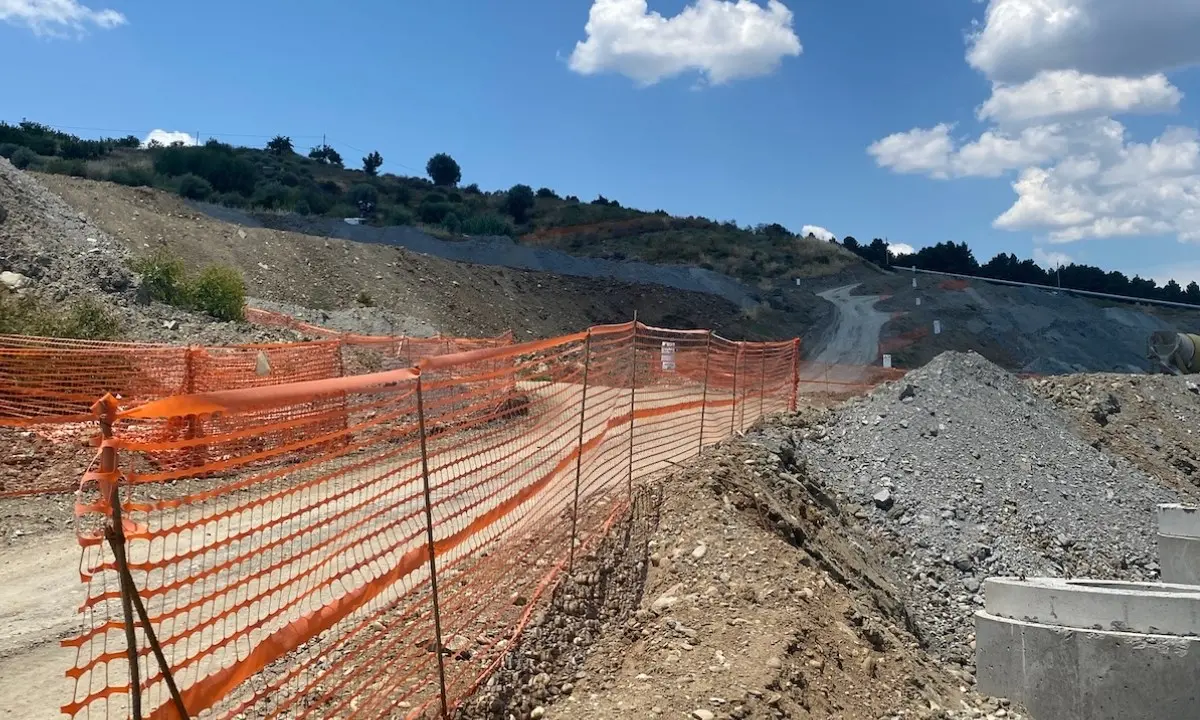 Cantieri sulla statale 106, i vigilantes in servizio sulla Roseto-Sibari incrociano le braccia