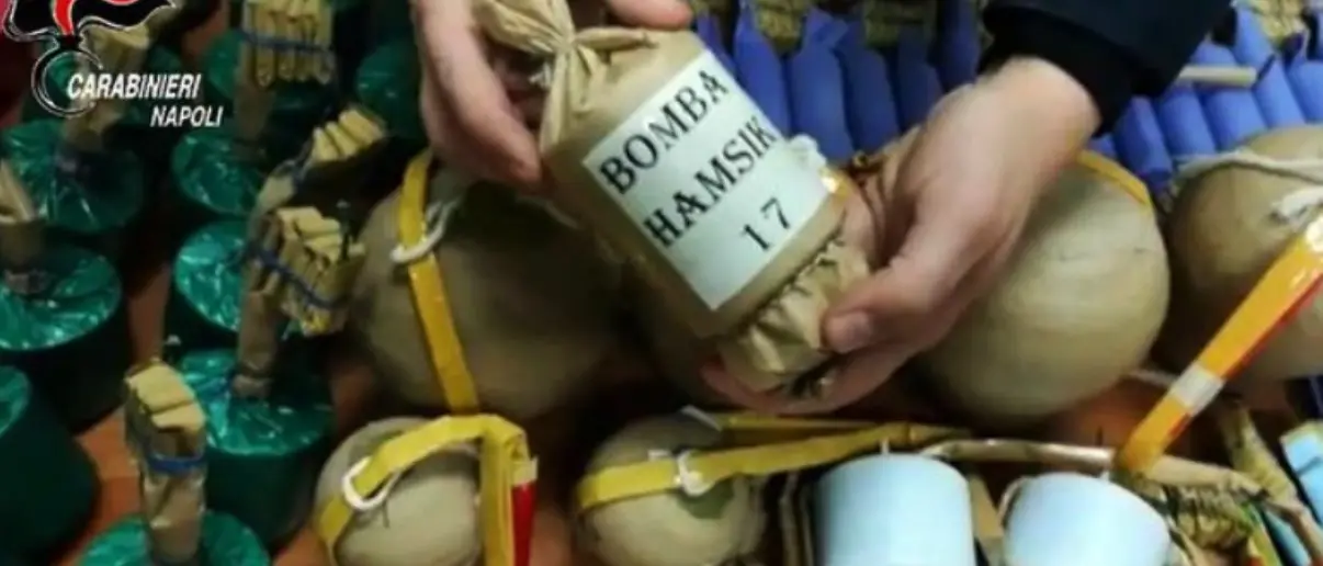 Botti di Capodanno, amputata la mano a un bambino a Taranto. Sedici feriti nel Napoletano: 5 sono minorenni