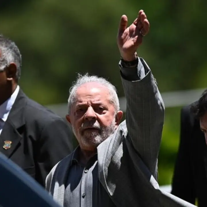 Brasile, Lula ha giurato come nuovo presidente: è il suo terzo mandato