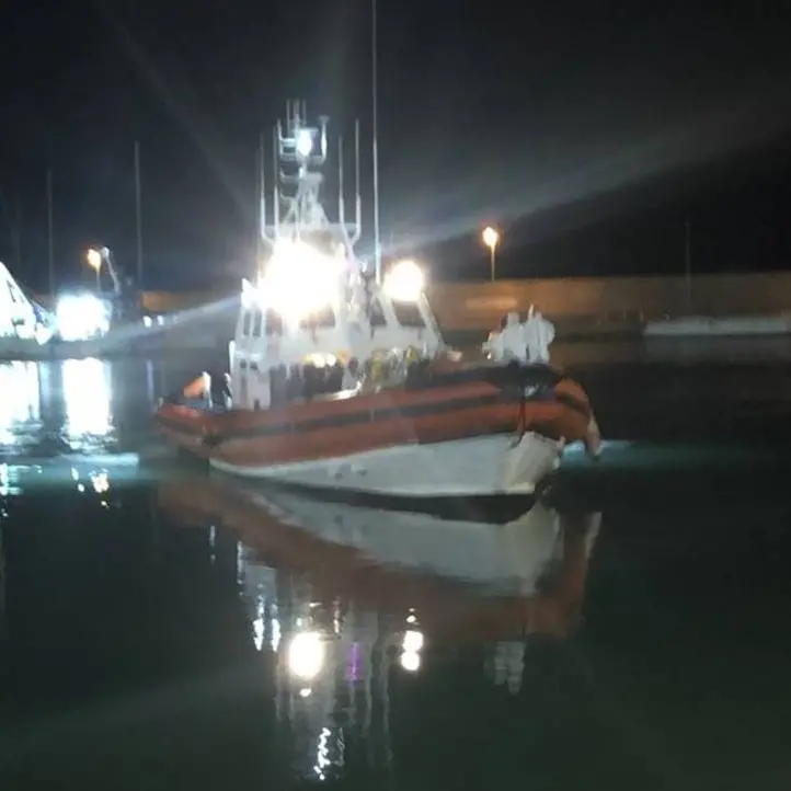 Migranti, primo sbarco del 2023 nella Locride: a Roccella arrivati 90 profughi nella notte