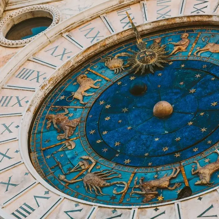 L’oroscopo 2023 dei partiti calabresi: sotto il segno di Giorgia, tra stelle cadenti e astri nascenti
