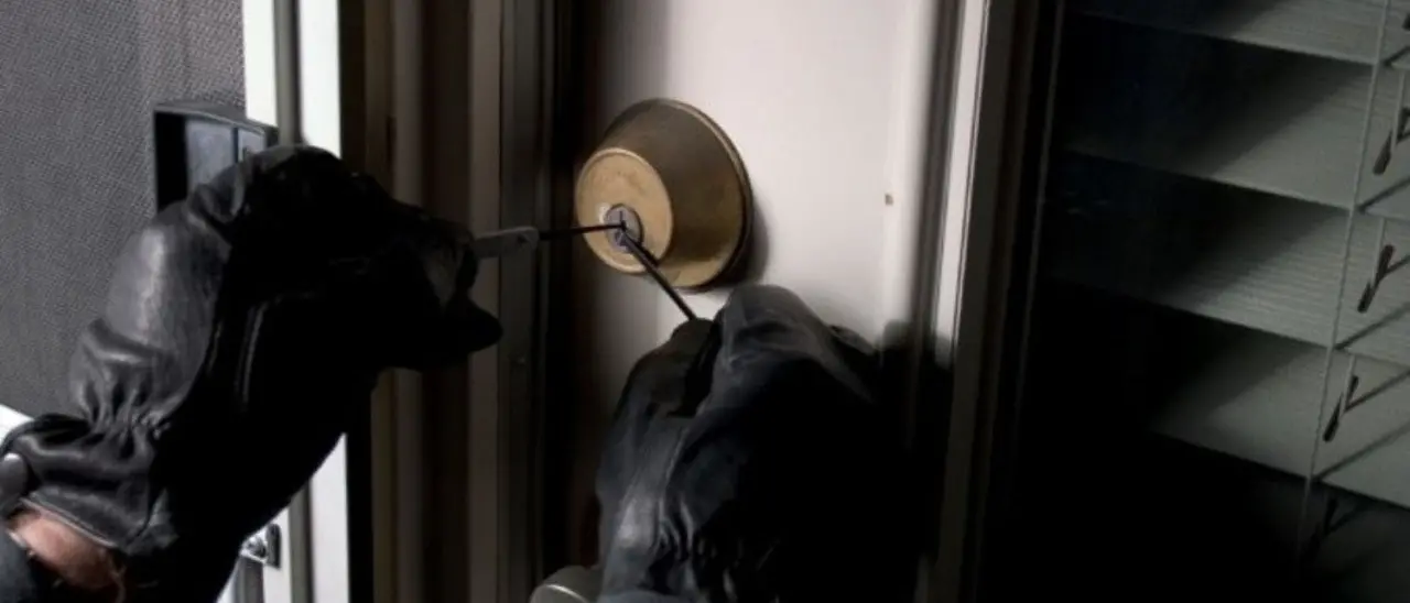 Castrovillari, furti di soldi e oro nelle case senza lasciare traccia: banda di ladri semina il panico in città