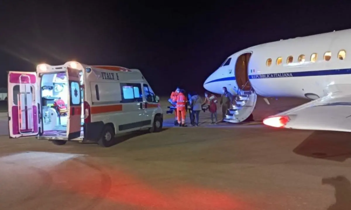 Bimbo di 3 anni in pericolo di vita trasferito d’urgenza in aereo da Alghero a Firenze, salvato al Mayer