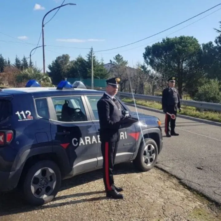 Pistola pronta a sparare e munizioni trovate dai carabinieri a Cassano allo Ionio