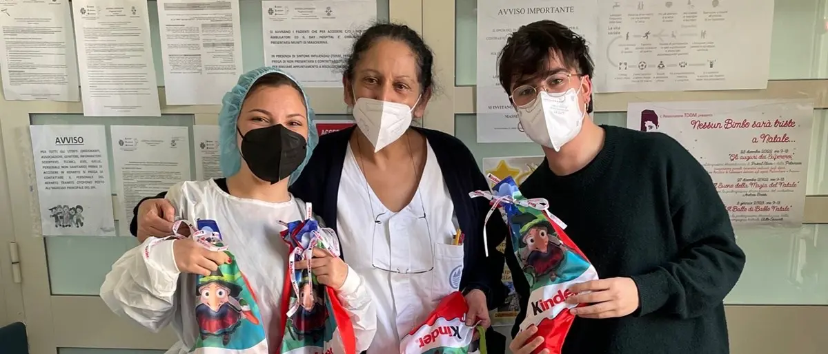 Catanzaro, la Befana nel reparto di Oncoematologia pediatrica: dolci e sorrisi per i bimbi ricoverati