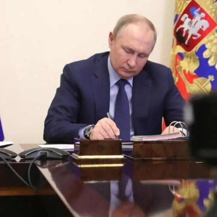 Ucraina, Putin propone il cessate il fuoco per il Natale ortodosso. Kiev: «Ritiratevi e avrete la tregua»