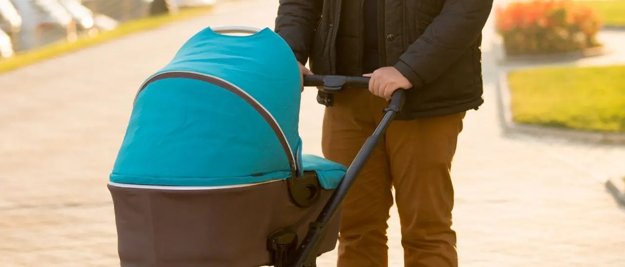 Va al ristorante con il nipote di sei mesi e viene allontanato «perché la carrozzina intralcia», la denuncia di Marziale