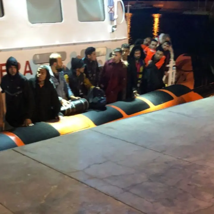 Primo sbarco del 2023 a Crotone, giunti 62 migranti nella notte