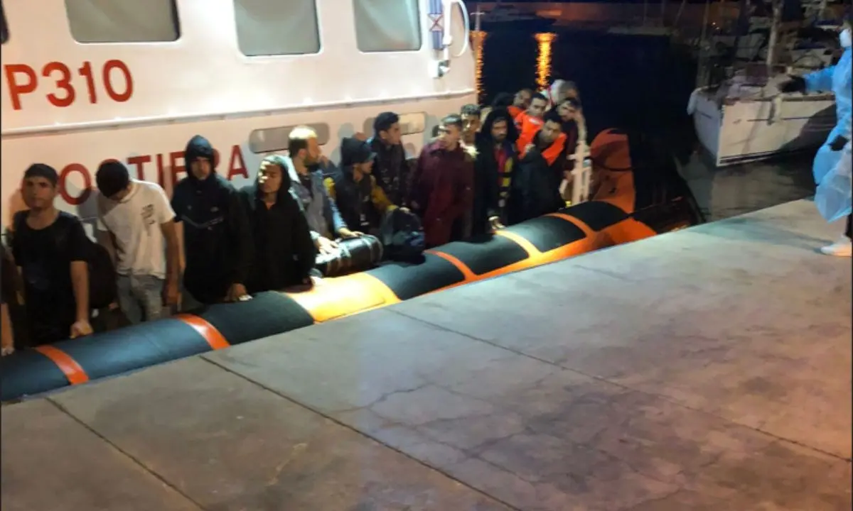 Primo sbarco del 2023 a Crotone, giunti 62 migranti nella notte