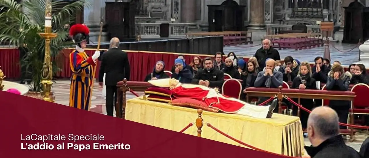 L’ultimo saluto a Benedetto XVI, il racconto questa sera su LaC Tv