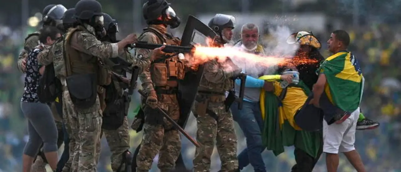 Brasile, oltre 400 arresti per l’assalto al Parlamento. Il presidente Lula: «Attacco vandalo e fascista»