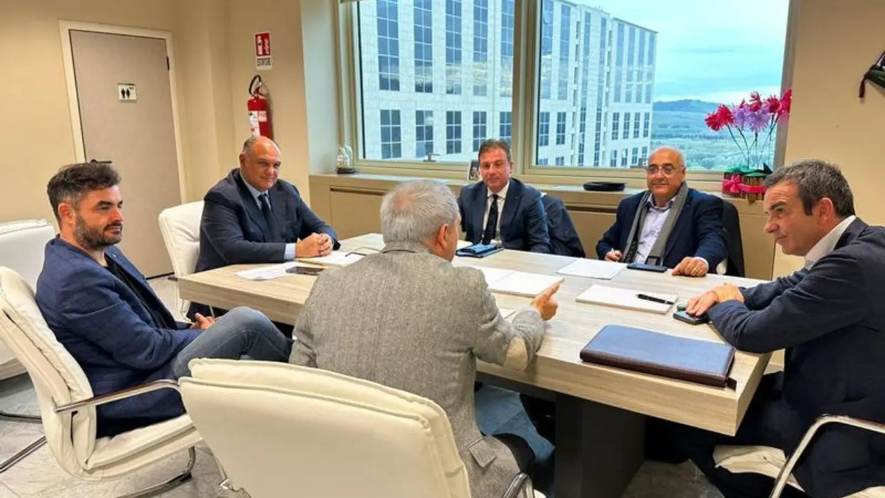 Regione, avviato tavolo con i sindacati: «Costruire insieme un Piano per il lavoro»