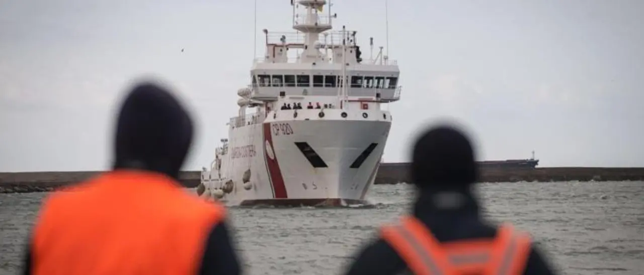 Migranti, il ministro Piantedosi: «Calabria e Sicilia non devono essere il campo profughi dell’Europa»