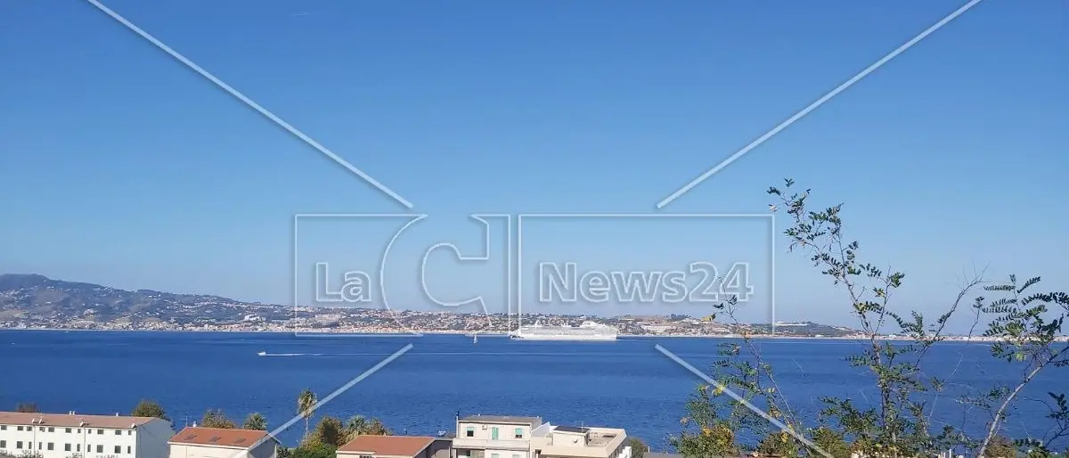 Un nuovo elettrodotto collegherà la Calabria con la Sicilia: per l’infrastruttura si investiranno 105 milioni