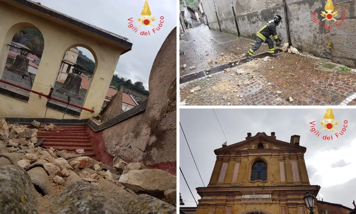 Fulmine colpisce la croce sulla facciata di una chiesa, calcinacci danneggiano auto in sosta