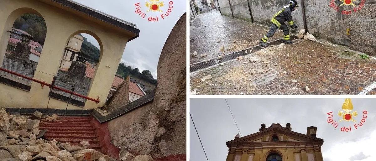 Fulmine colpisce la croce sulla facciata di una chiesa, calcinacci danneggiano auto in sosta