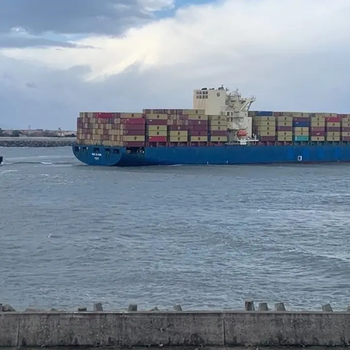 Il porto di Gioia Tauro torna operativo, ormeggiata in sicurezza la nave che era rimasta incagliata