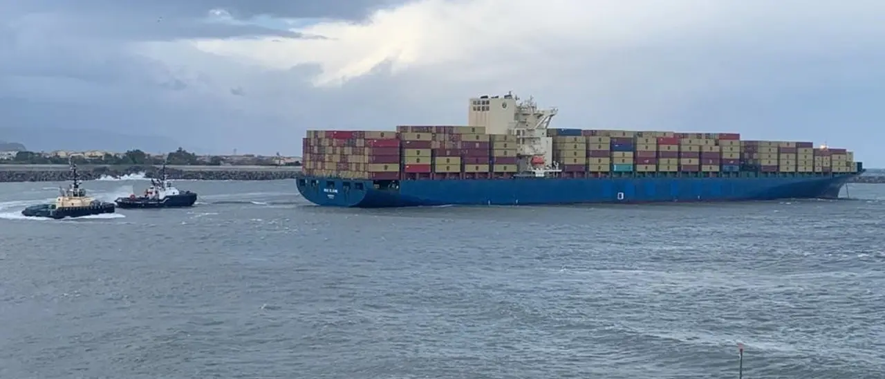 Il porto di Gioia Tauro torna operativo, ormeggiata in sicurezza la nave che era rimasta incagliata