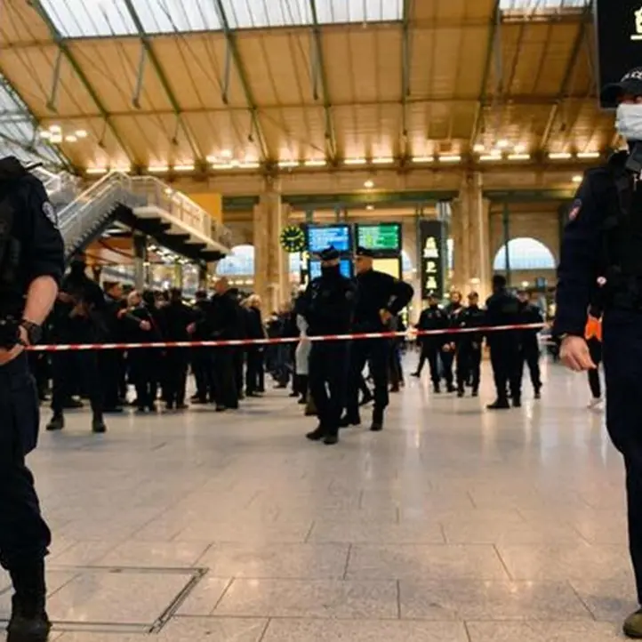 Parigi, sei persone accoltellate alla stazione Gare du Nord: fermato l’aggressore