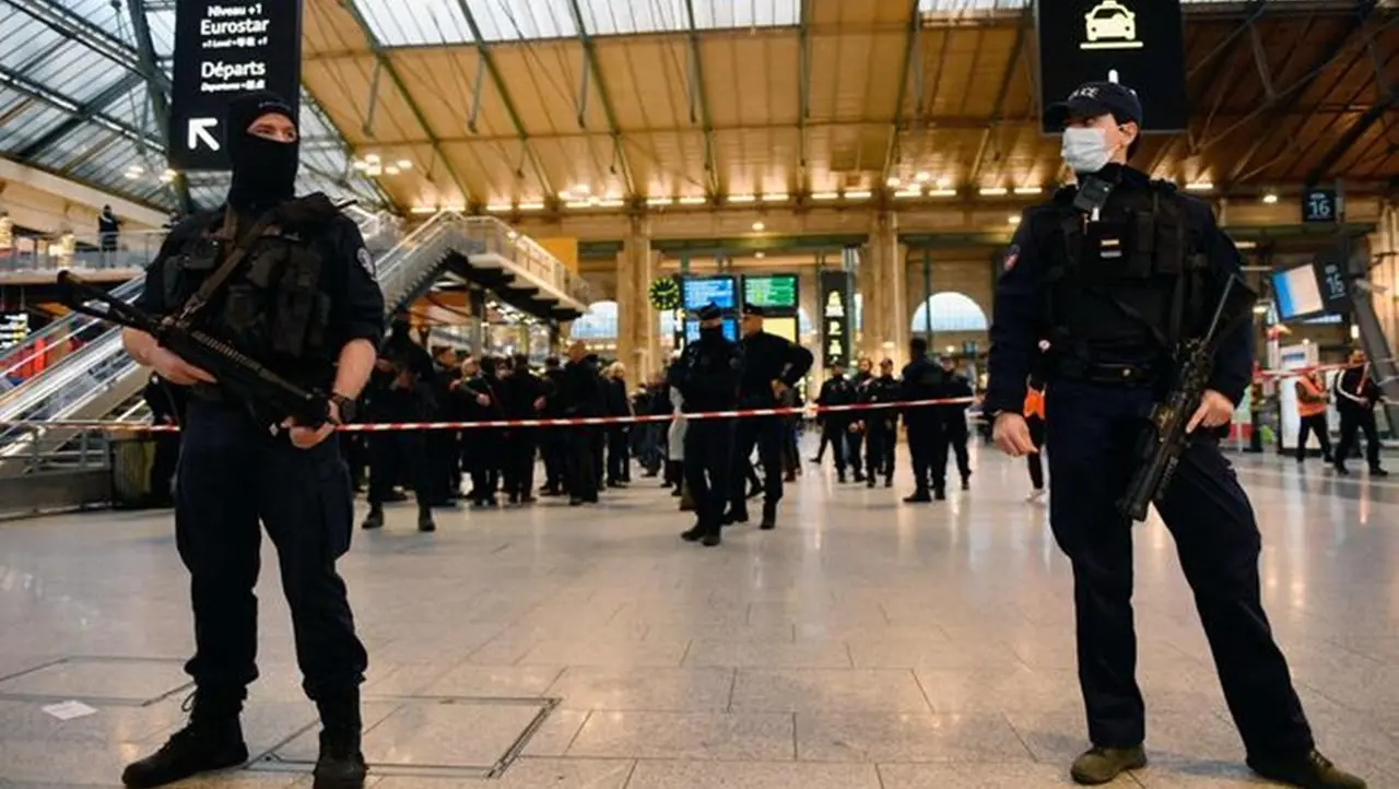 Parigi, sei persone accoltellate alla stazione Gare du Nord: fermato l’aggressore