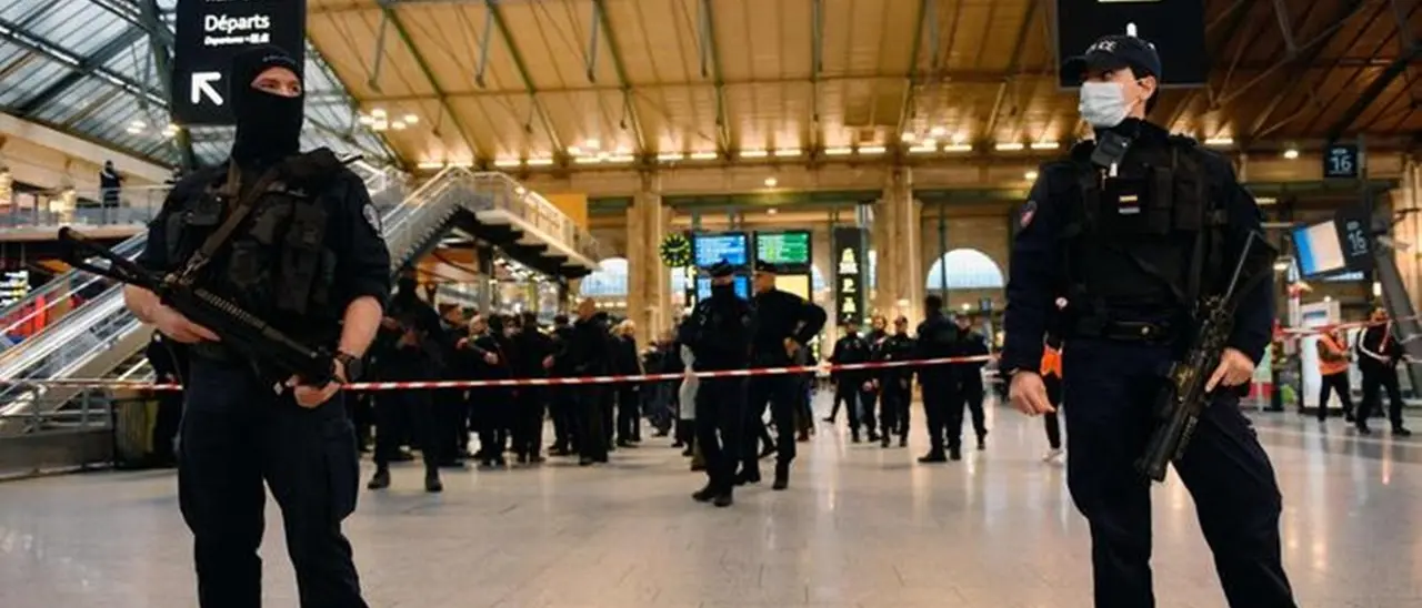 Parigi, sei persone accoltellate alla stazione Gare du Nord: fermato l’aggressore