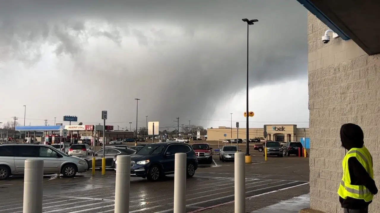 Stati uniti, una serie di tornado attraversano l’Alabama: ci sono almeno sei morti