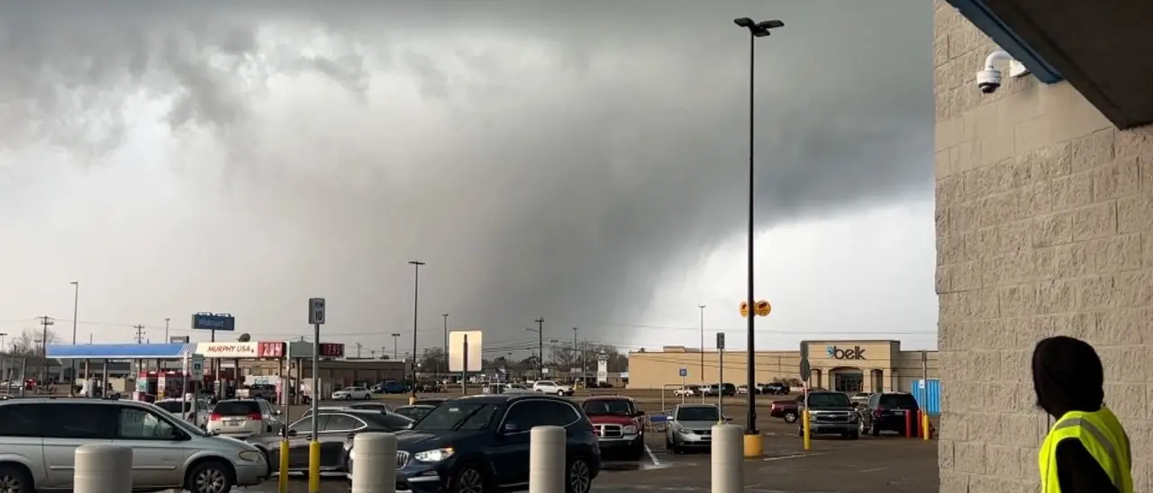 Stati uniti, una serie di tornado attraversano l’Alabama: ci sono almeno sei morti