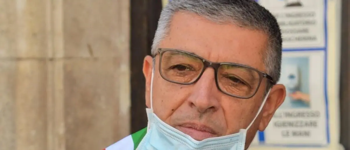 Cassano Ionio, cittadini in protesta per l‘istallazione di un‘antenna 5G: il sindaco Papasso blocca i lavori