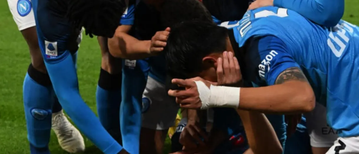 Napoli show: Juventus travolta 5-1 allo stadio Maradona. Gli azzurri volano a +10