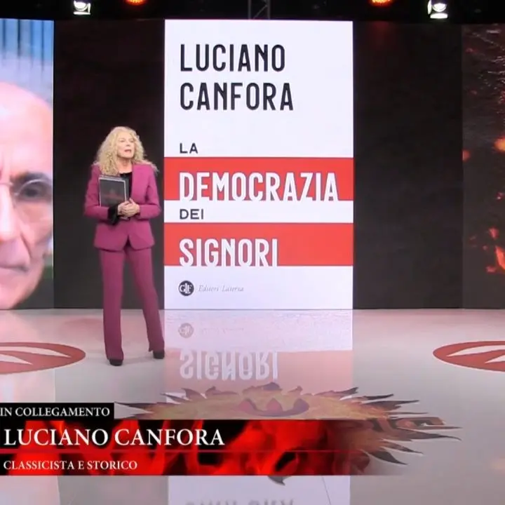 Canfora a Perfidia: «Governo Meloni obbediente alla Ue e allineato in politica estera. Dov’è la novità?»